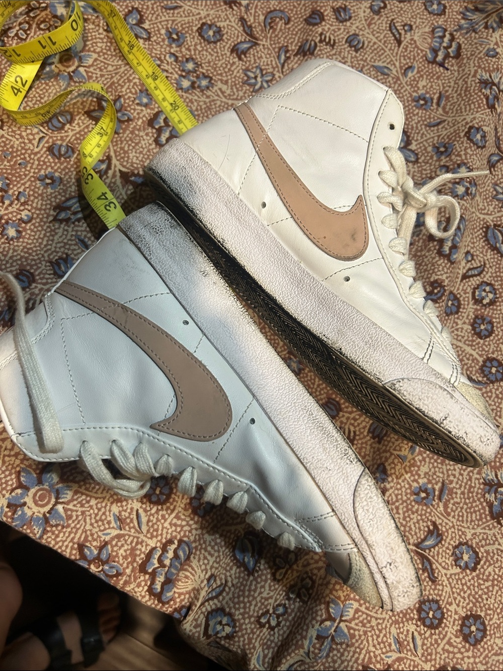 Nike Women's White Sneakers with light pink swoosh